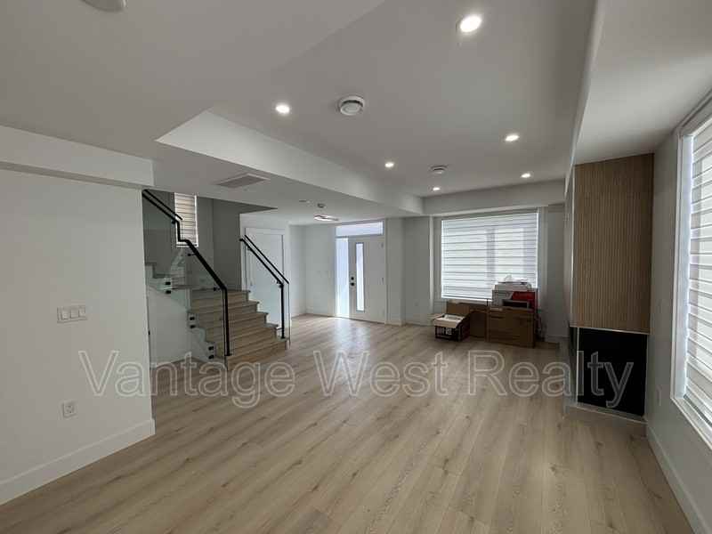 748 Raymer Ave - Photo 6 of 19