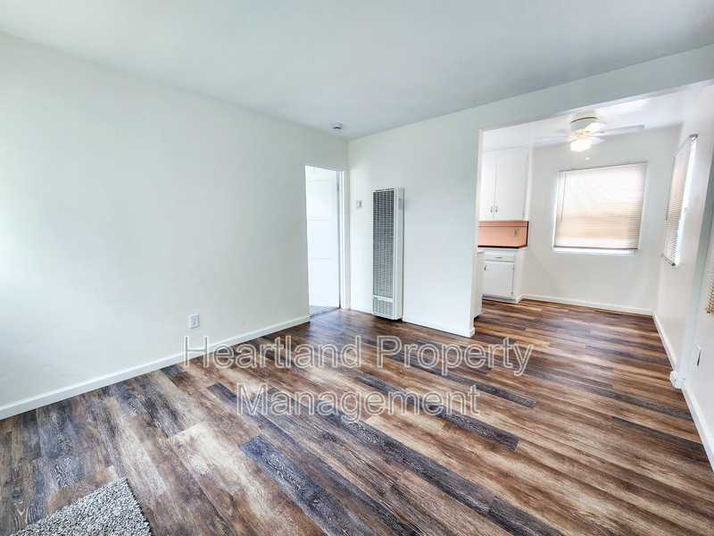 848 1/2 Emerald St - Photo 3 of 9