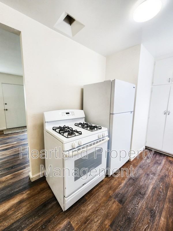 848 1/2 Emerald St - Photo 6 of 9