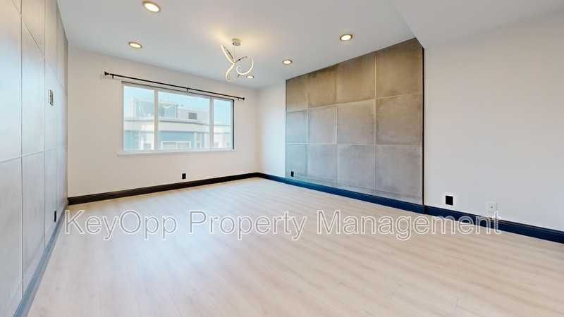 711 La Playa St - Photo 3 of 36