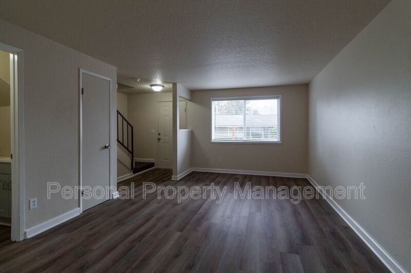 1327 Z St #B - Photo 2 of 10