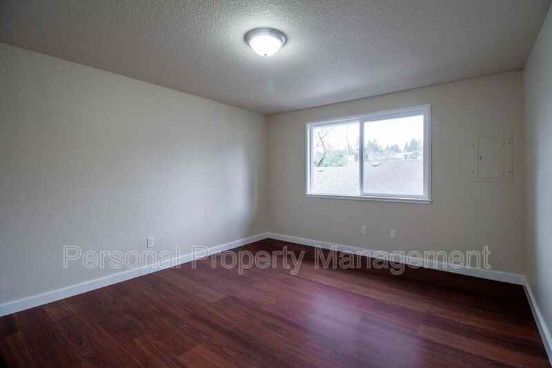 1327 Z St #B - Photo 6 of 10