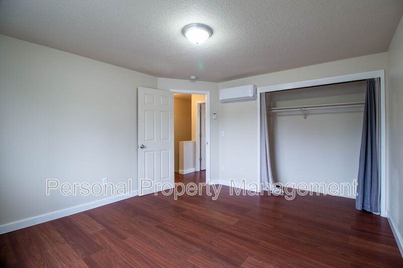 1327 Z St #B - Photo 7 of 10
