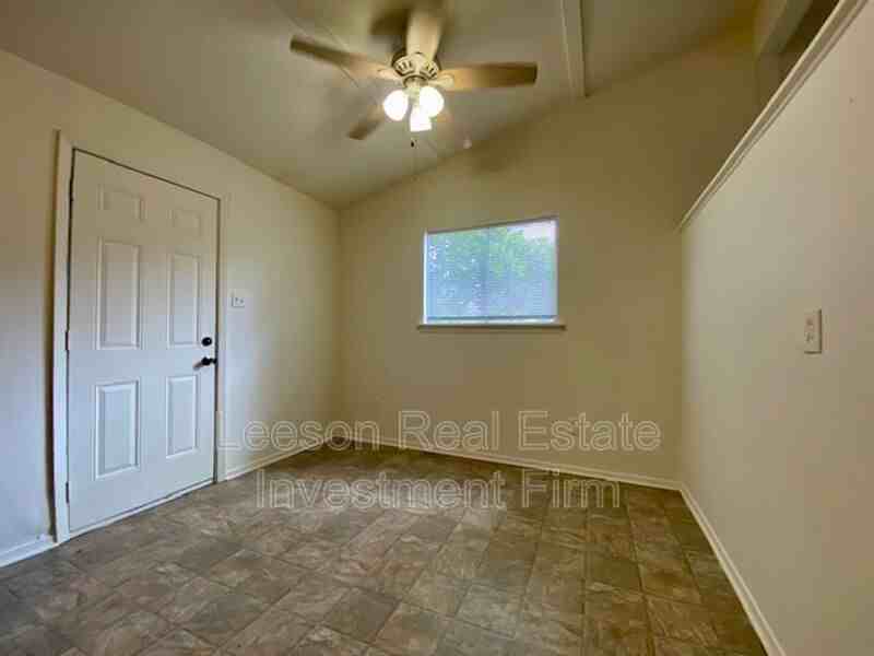 1311 Elsa Jane St - Photo 7 of 14