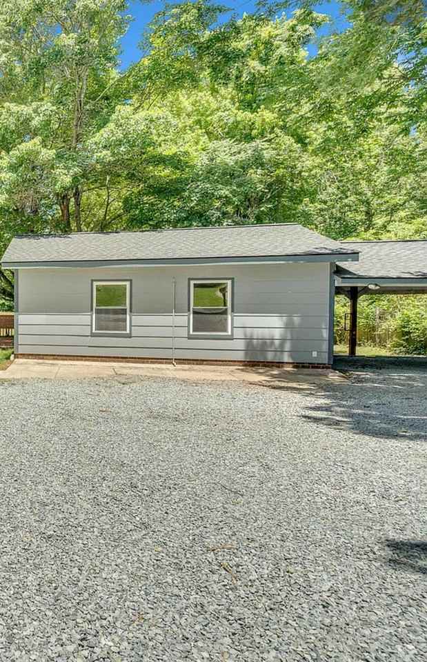 605 Kenion Rd Bldg A - Photo 2 of 7