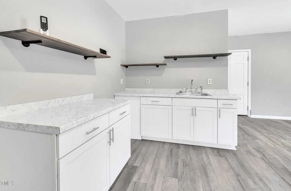 605 Kenion Rd Bldg A - Photo 3 of 7