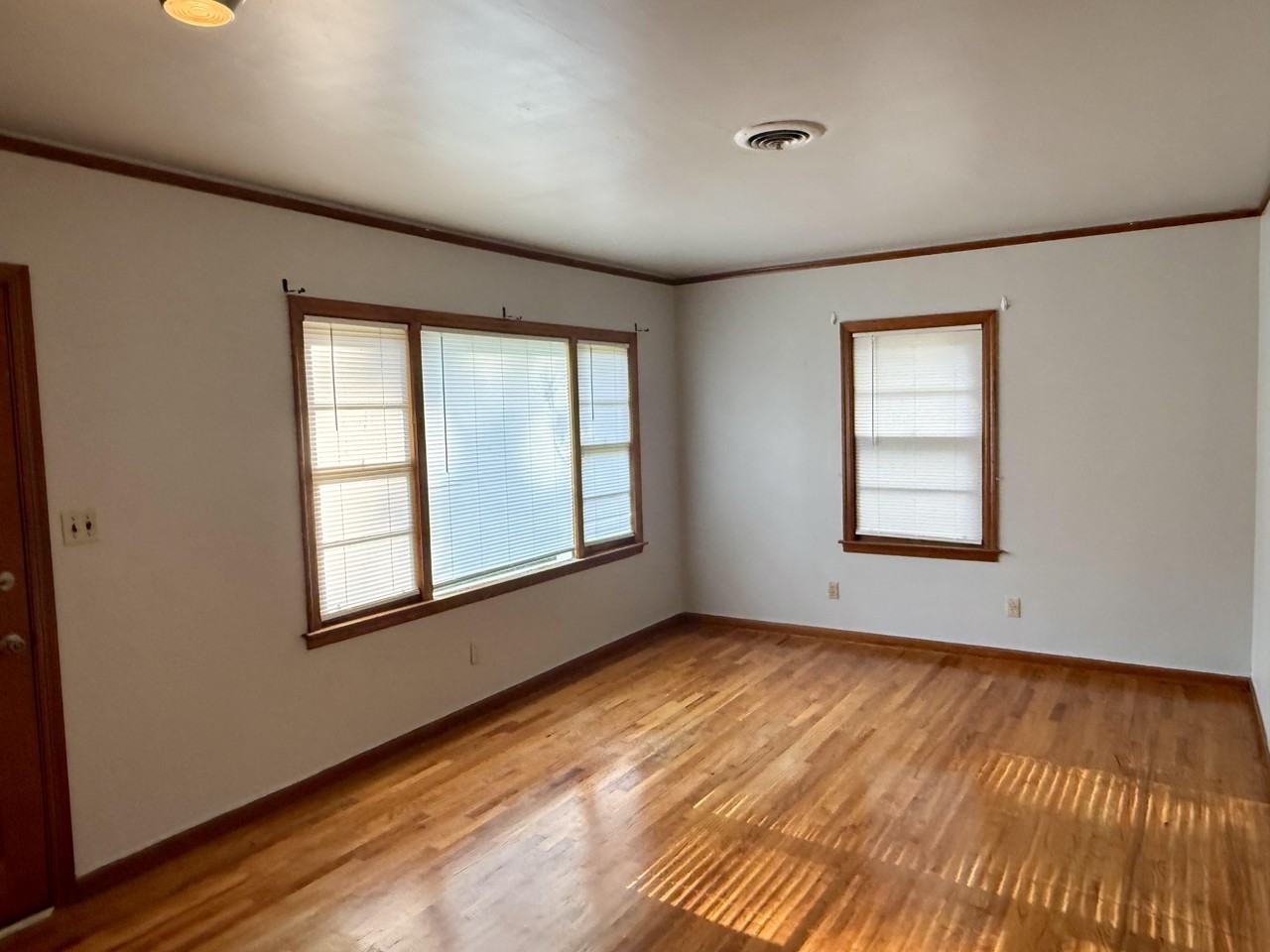 5618 Perry Ave - Photo 4 of 12