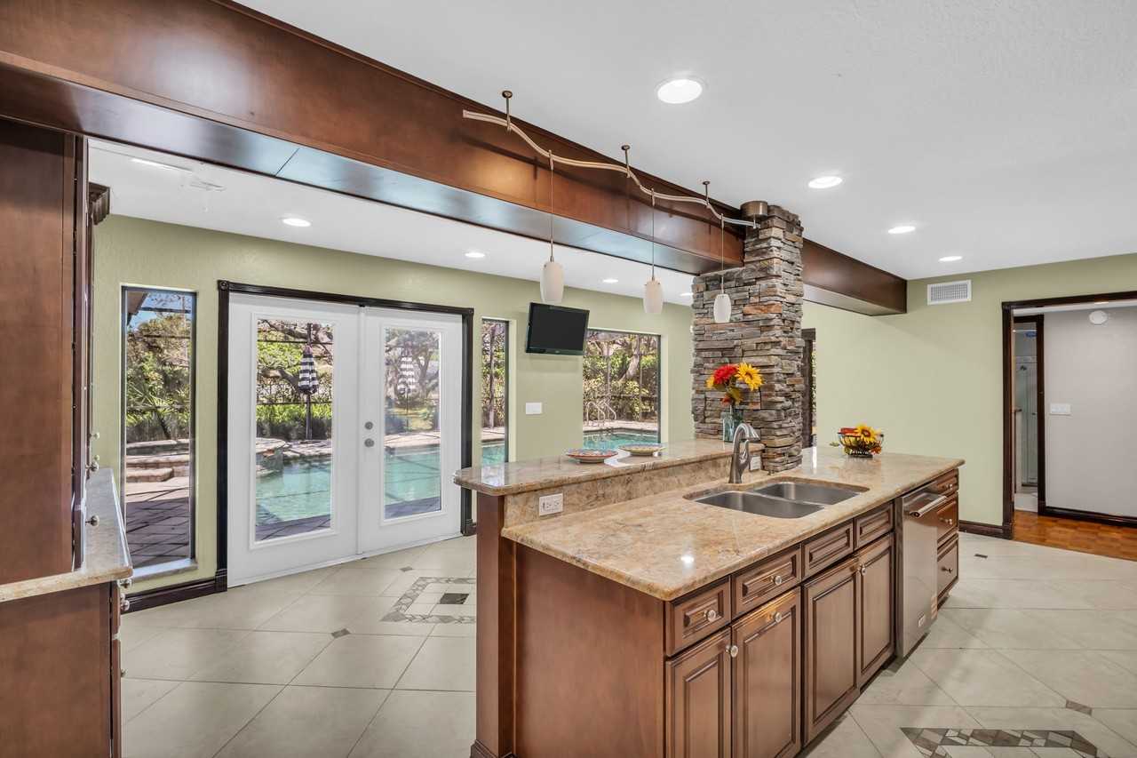 2834 Pheasant Run - Photo 2 of 50