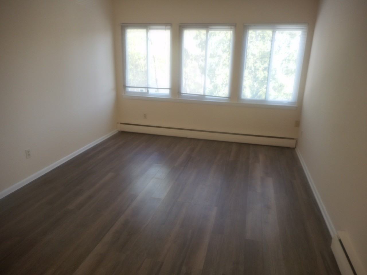 725 Wayzata Blvd E - Photo 2 of 5