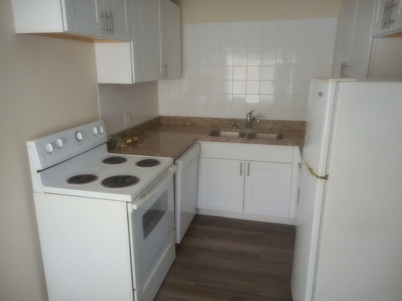 725 Wayzata Blvd E - Photo 3 of 5