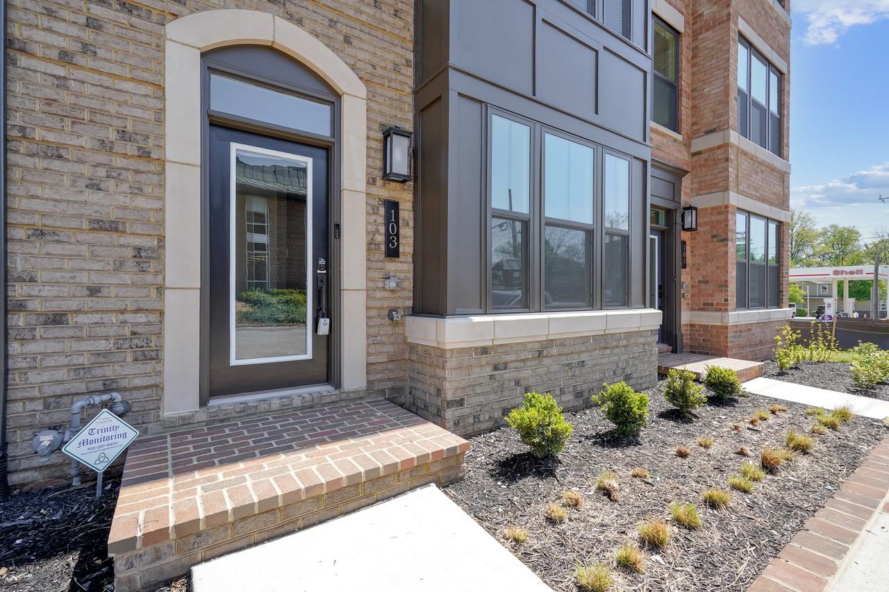 103 Pleasant St Nw - Photo 2 of 40