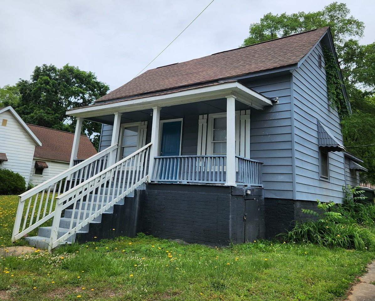 220 Walker St - Photo 2 of 10