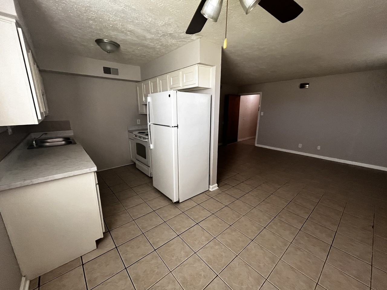 4401 Landside Dr - Photo 2 of 11