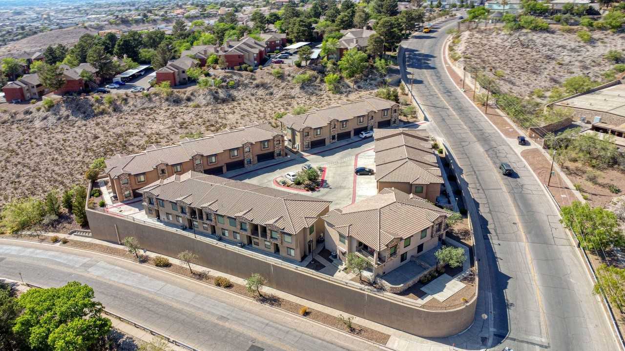 5501 N Stanton St #10 - Photo 6 of 30