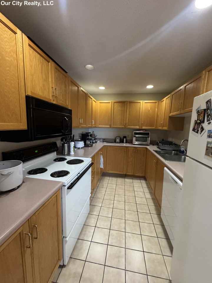 Hancock St #PH17 - Photo 2 of 22