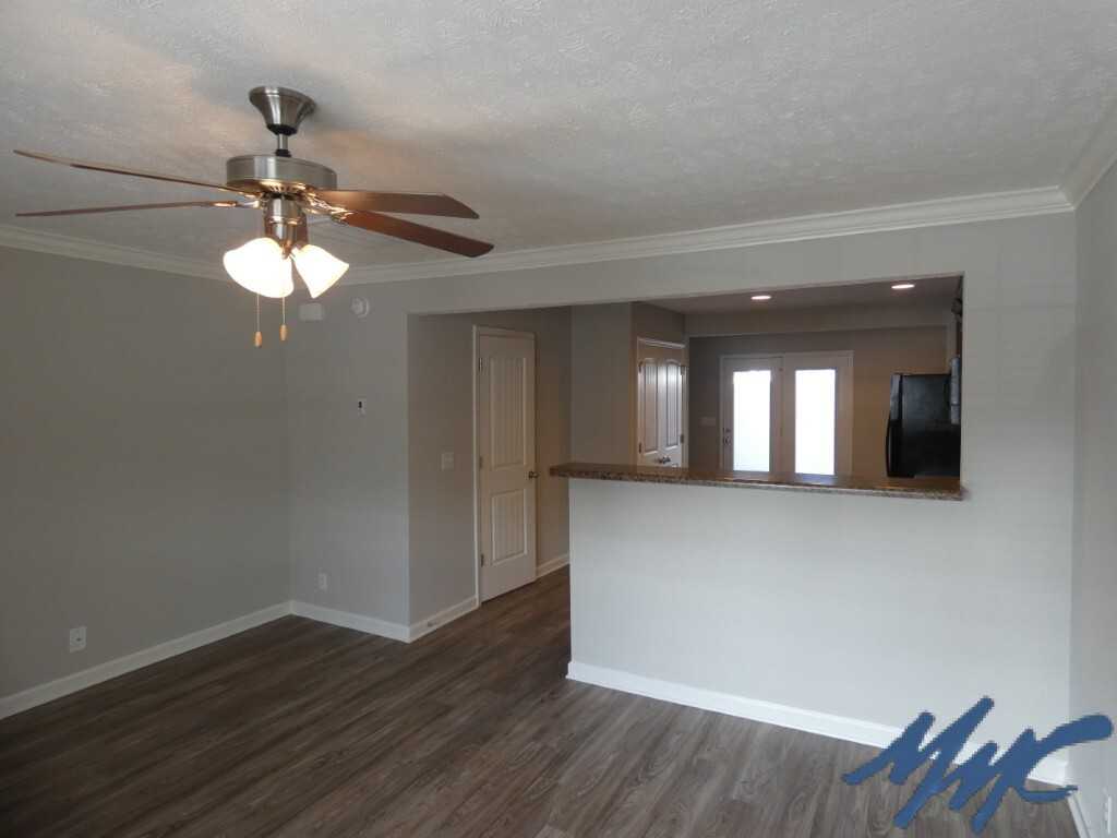 1423 Clydesdale St - Photo 2 of 24