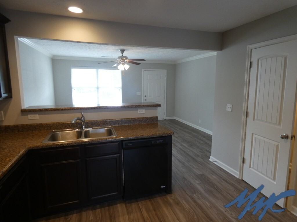 1423 Clydesdale St - Photo 5 of 24