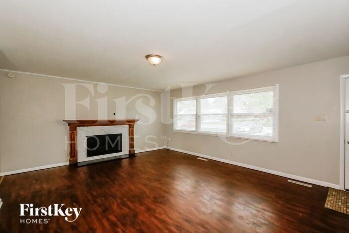 6117 E 42nd St - Photo 2 of 7