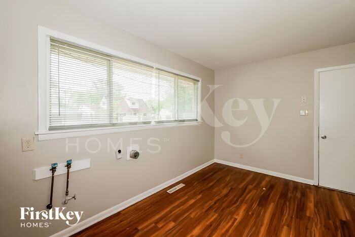 6117 E 42nd St - Photo 3 of 7