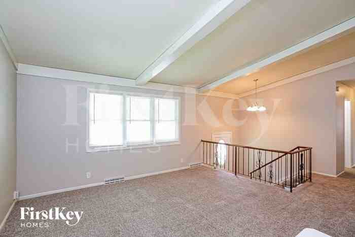 18109 E 27th St S - Photo 2 of 6