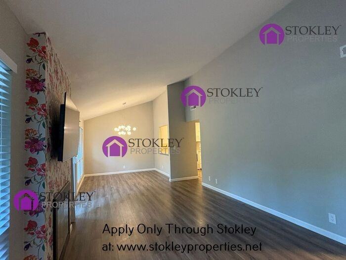 22 Rolling Green Cir - Photo 2 of 27