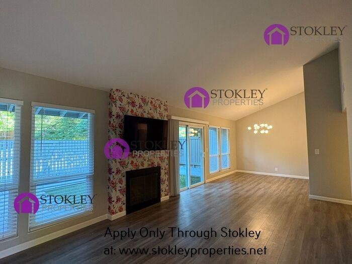 22 Rolling Green Cir - Photo 3 of 27