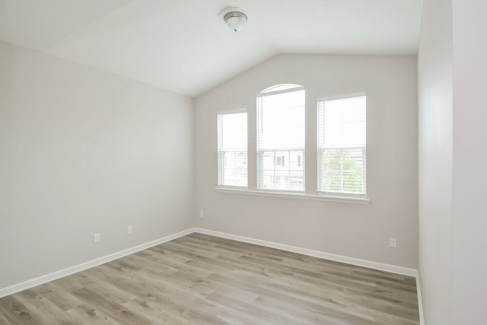 7046 Crispin Cove Dr - Photo 5 of 17