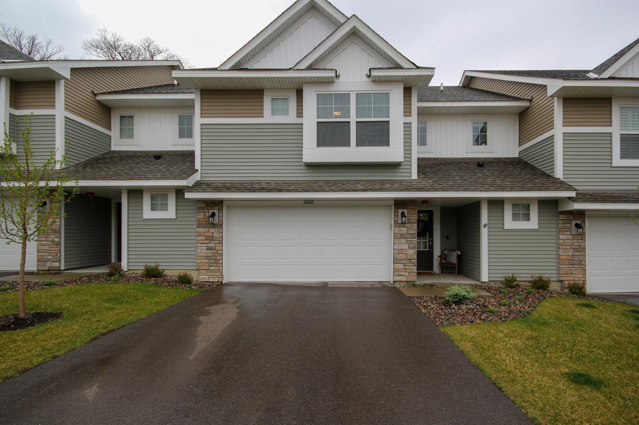 5888 Royalton Rd Ne #1 - Photo 3 of 26