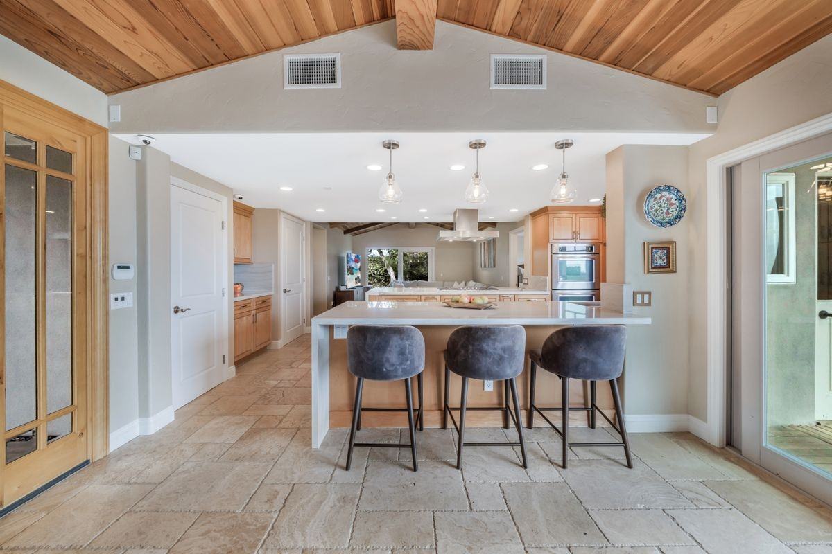 3138 Bonn Dr - Photo 2 of 30