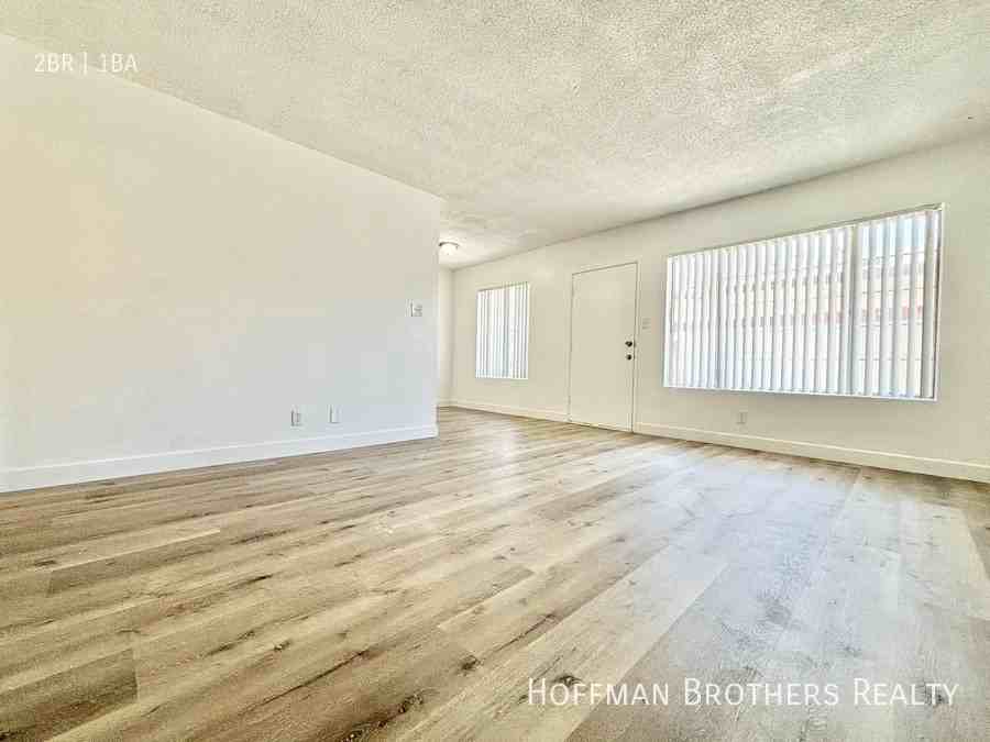1537 W Summit St #2A - Photo 3 of 9