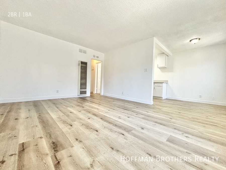 1535 W Summit St #2 - Photo 2 of 9