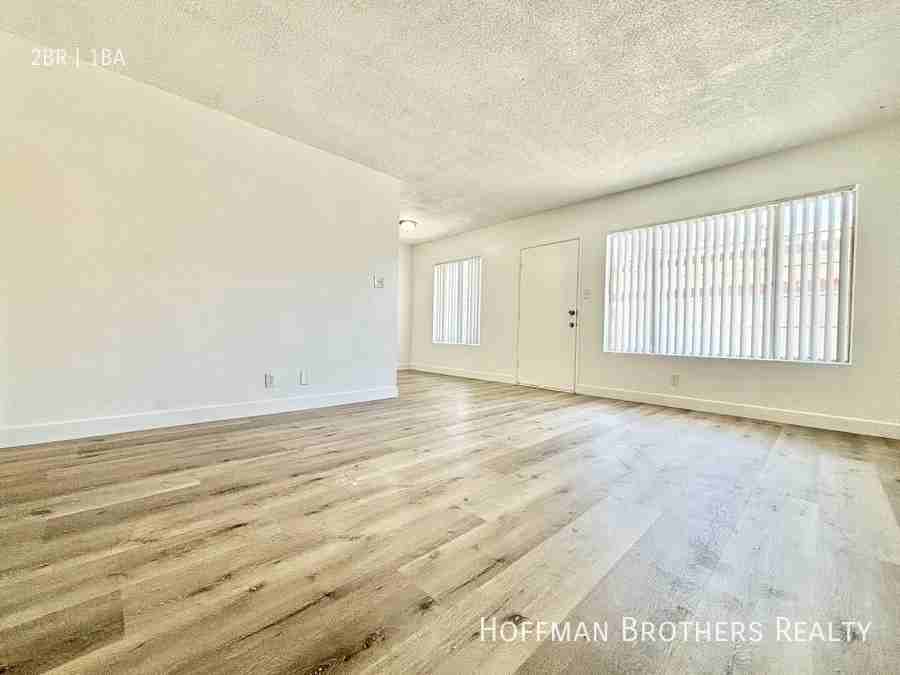 1535 W Summit St #2 - Photo 3 of 9