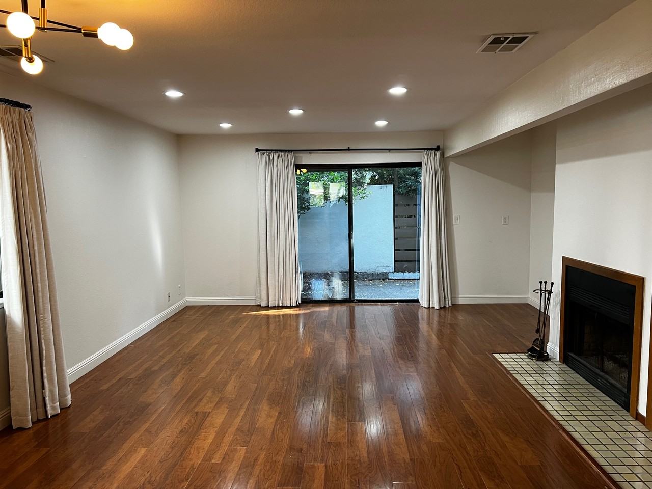 14 Zurich Ct #14 - Photo 2 of 20