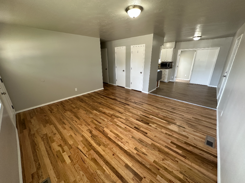 1030 E 15th N - Photo 2 of 34