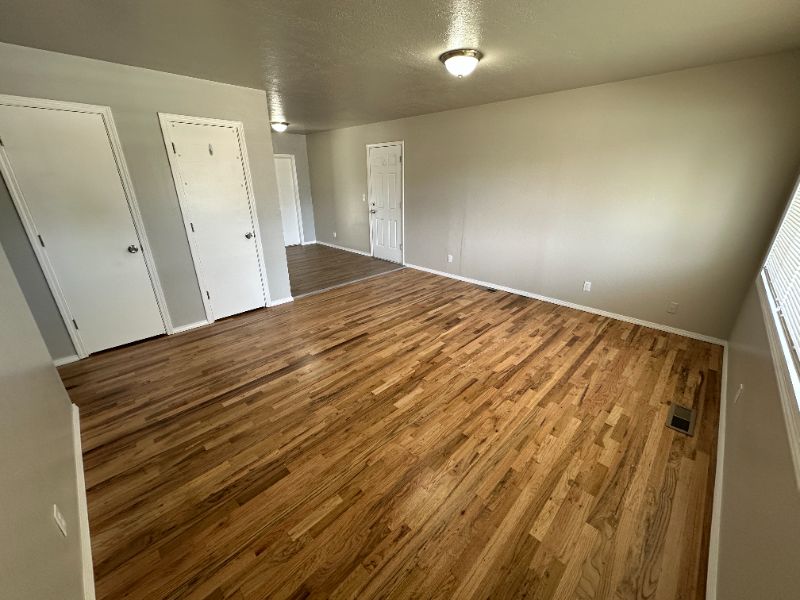 1030 E 15th N - Photo 3 of 34
