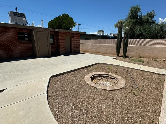 120 North Campbell Avenue - Photo 2 of 14