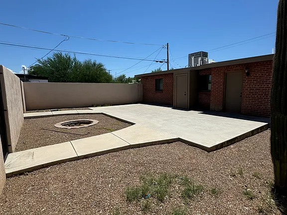 120 North Campbell Avenue - Photo 3 of 14