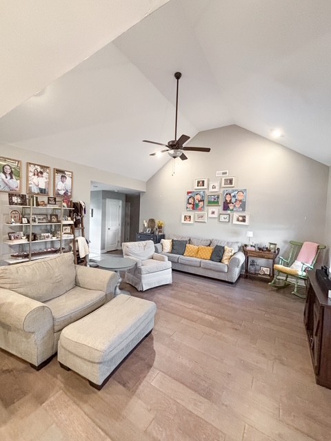 194 Spring Breeze Dr - Photo 3 of 7