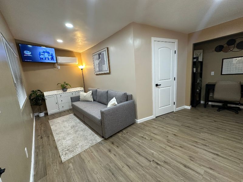 1641 Juniper Ave - Photo 2 of 20
