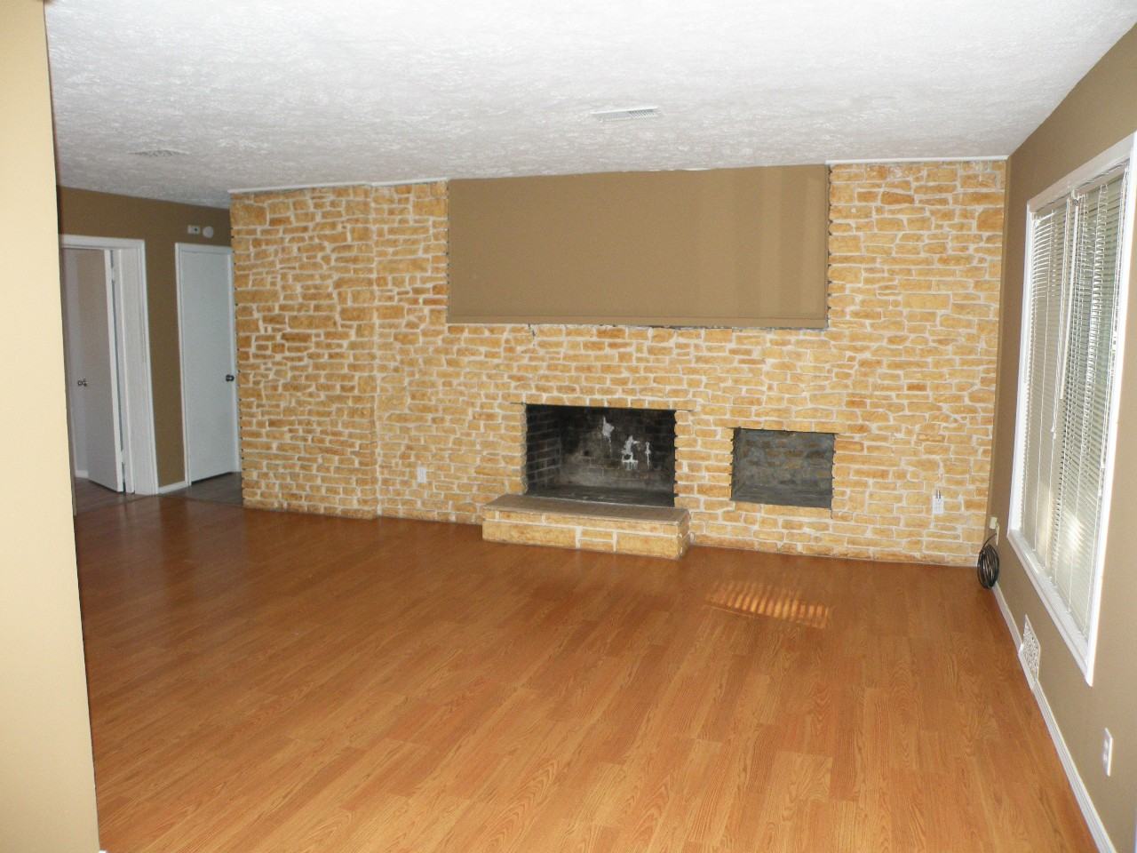 168 Paul St - Photo 2 of 19