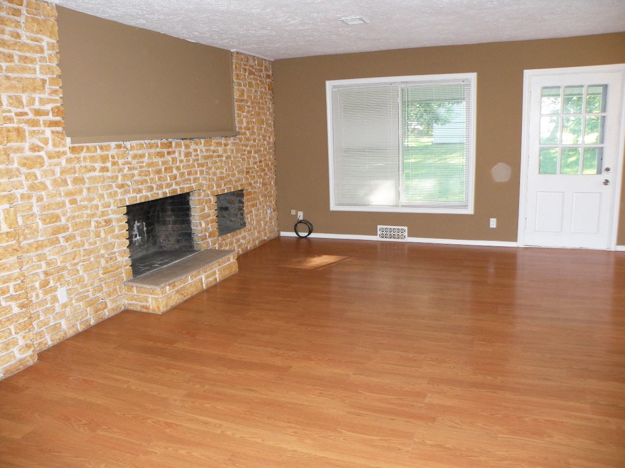 168 Paul St - Photo 3 of 19