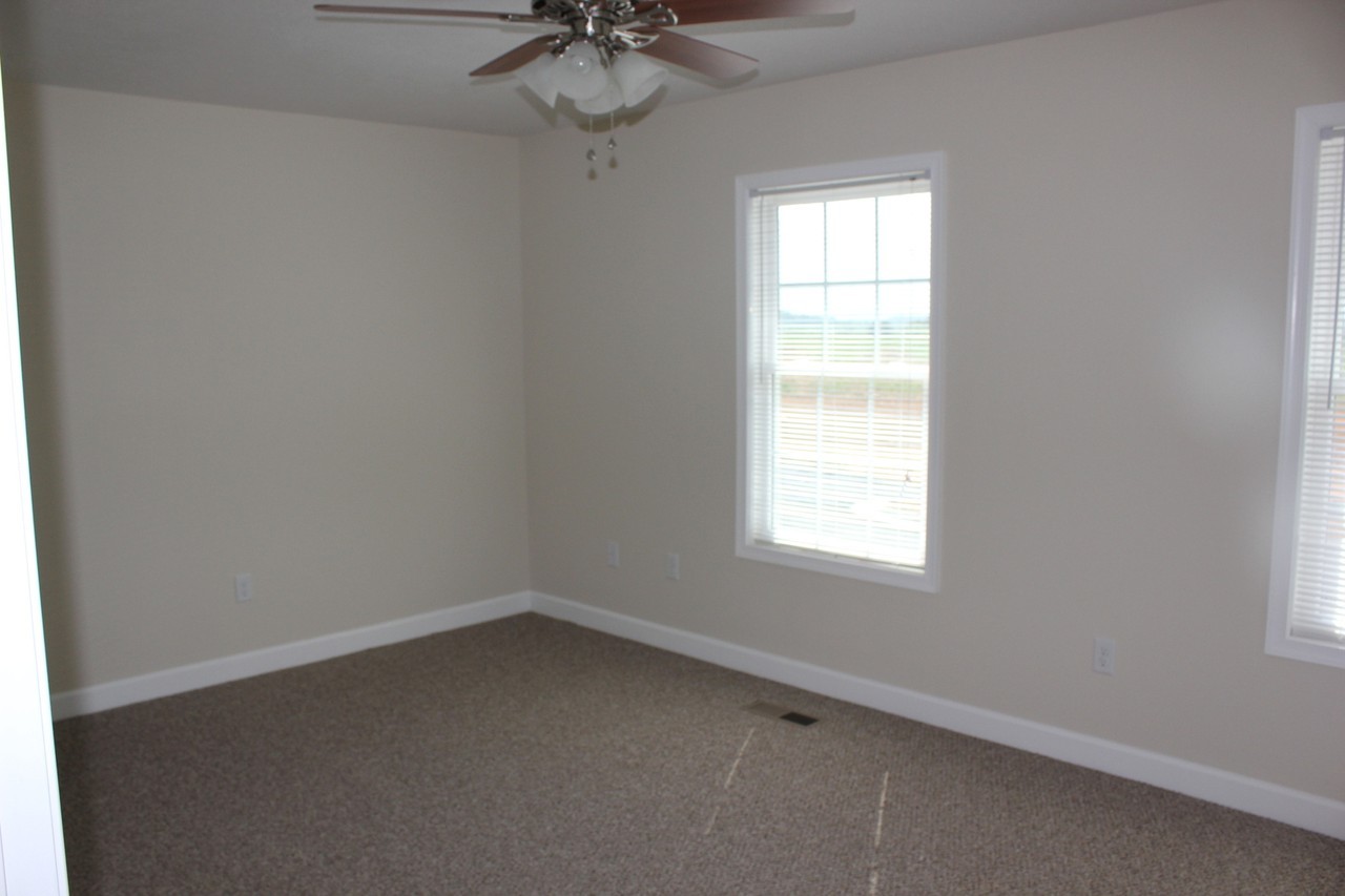 820 Carson Cir - Photo 7 of 17