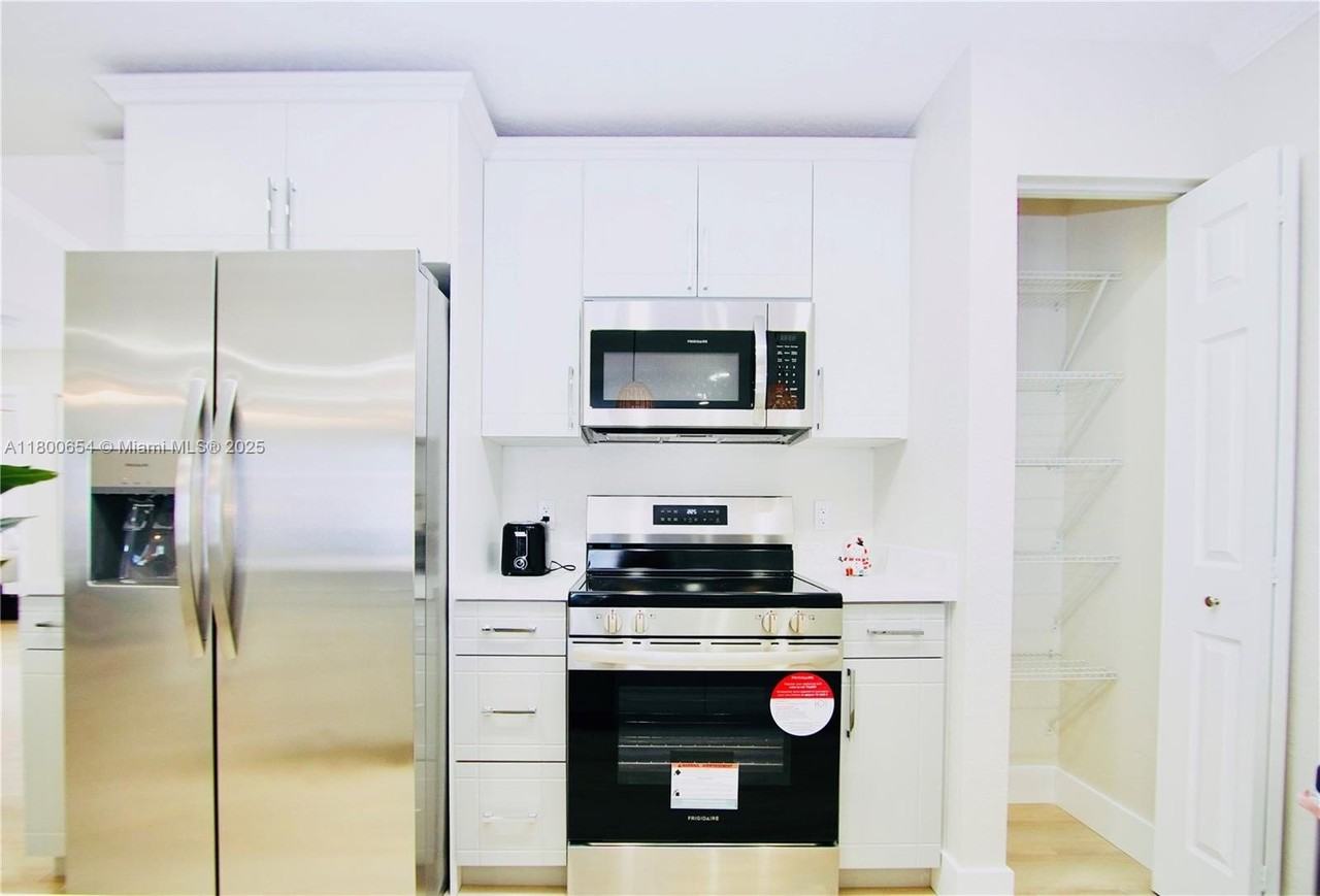 244 Nw 6th Ave #244 - Photo 3 of 35