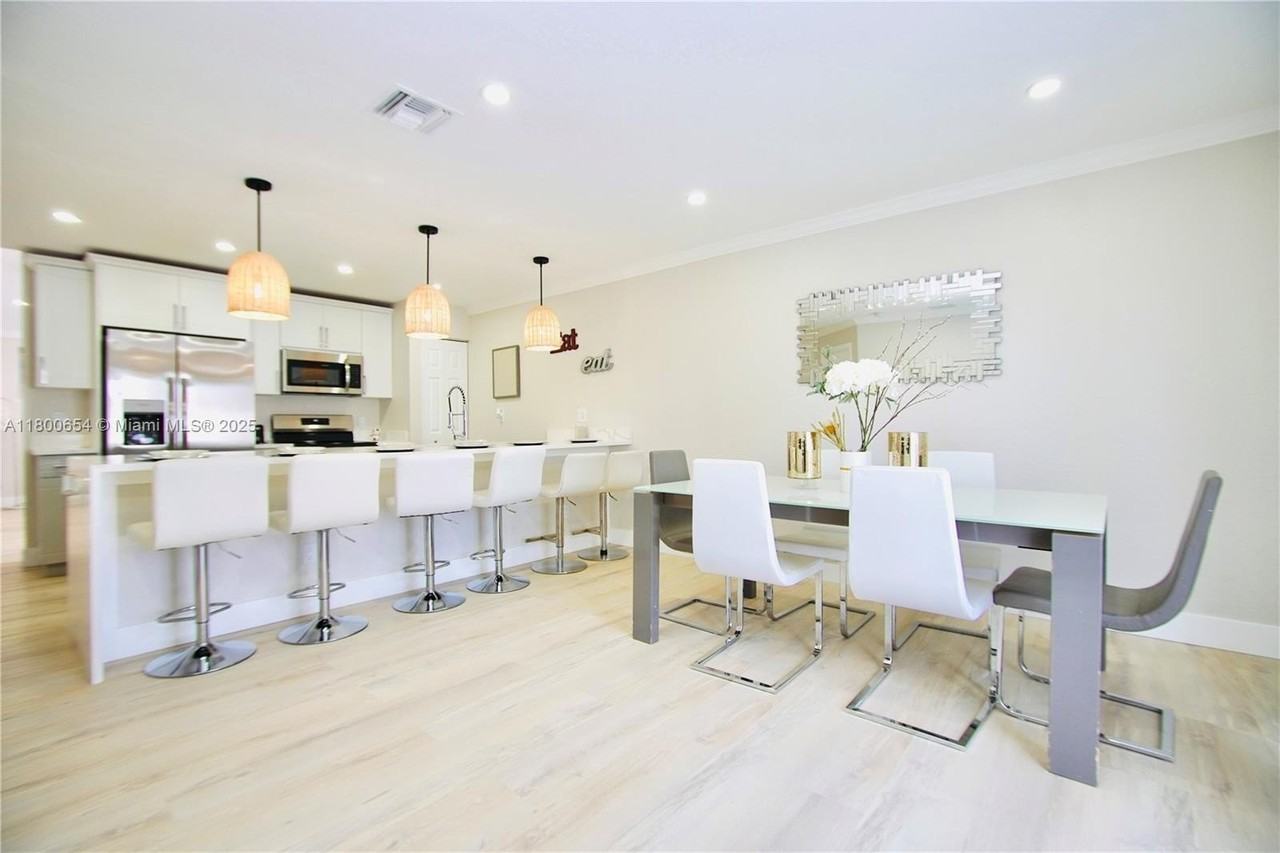 244 Nw 6th Ave #244 - Photo 5 of 35