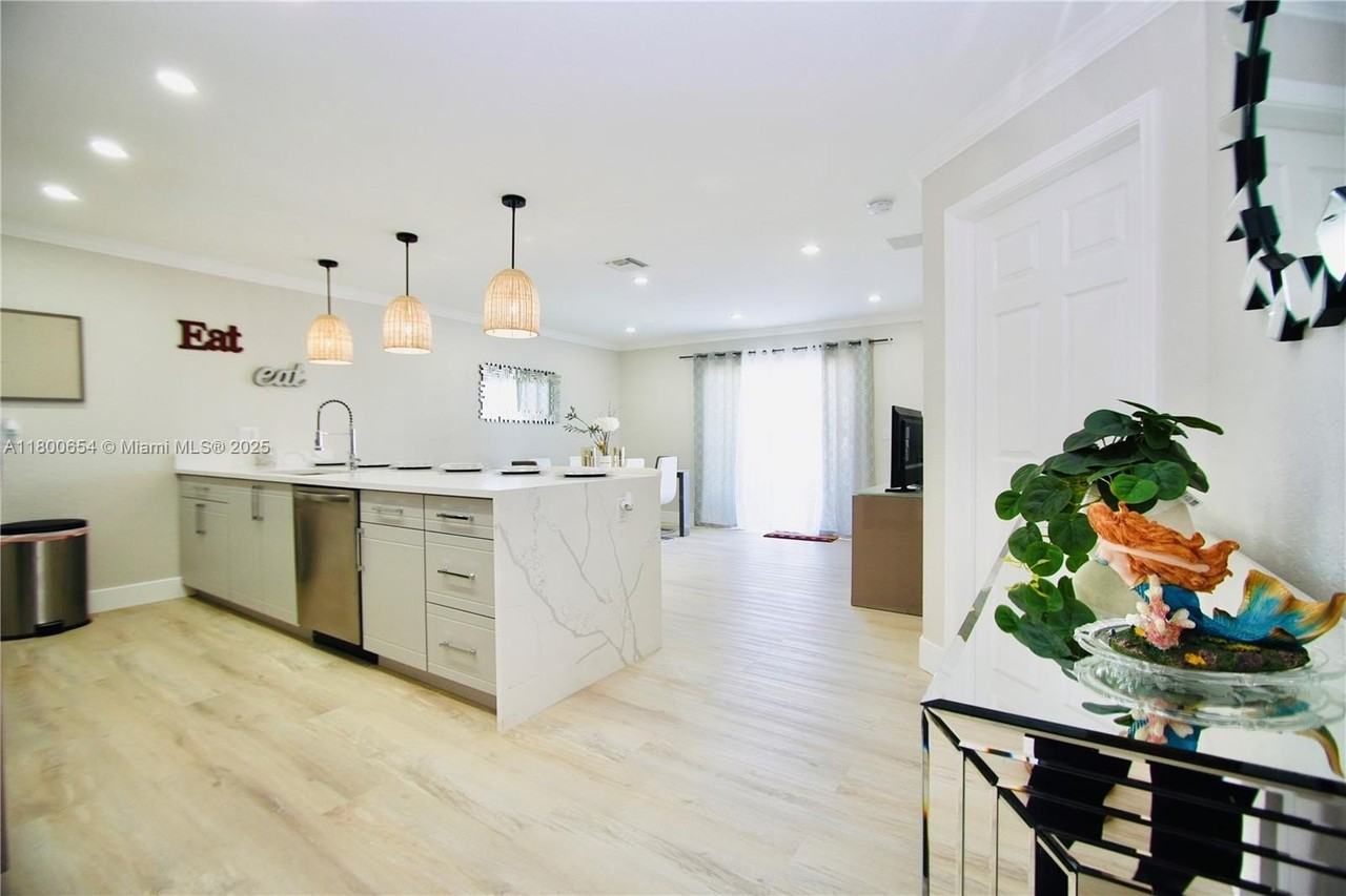 244 Nw 6th Ave #244 - Photo 6 of 35