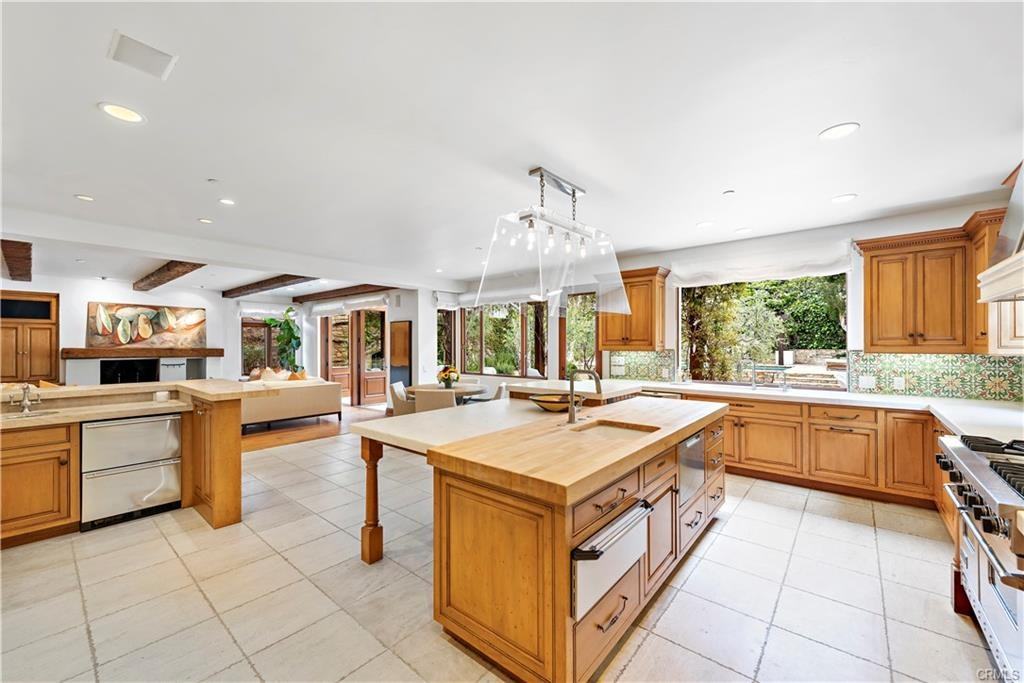 206 Driftwood Rd - Photo 3 of 8