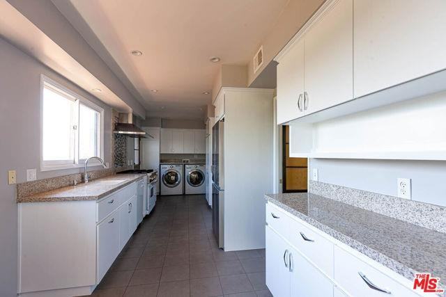 1430 Rockhaven St - Photo 3 of 8