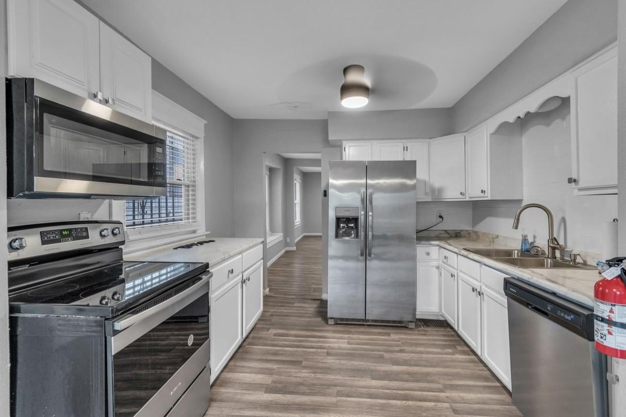 Collins St - Photo 4 of 8