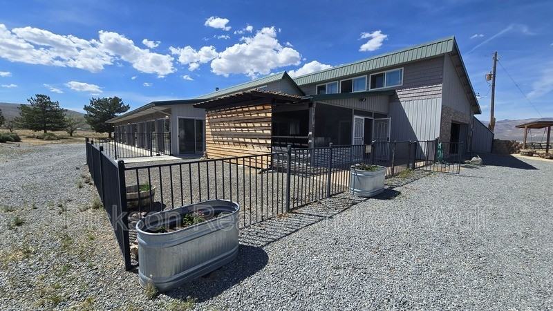 5800 Peak Rd - Photo 3 of 37