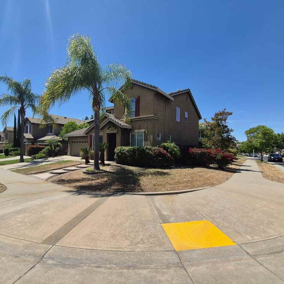 923 Keely Dr - Photo 2 of 38